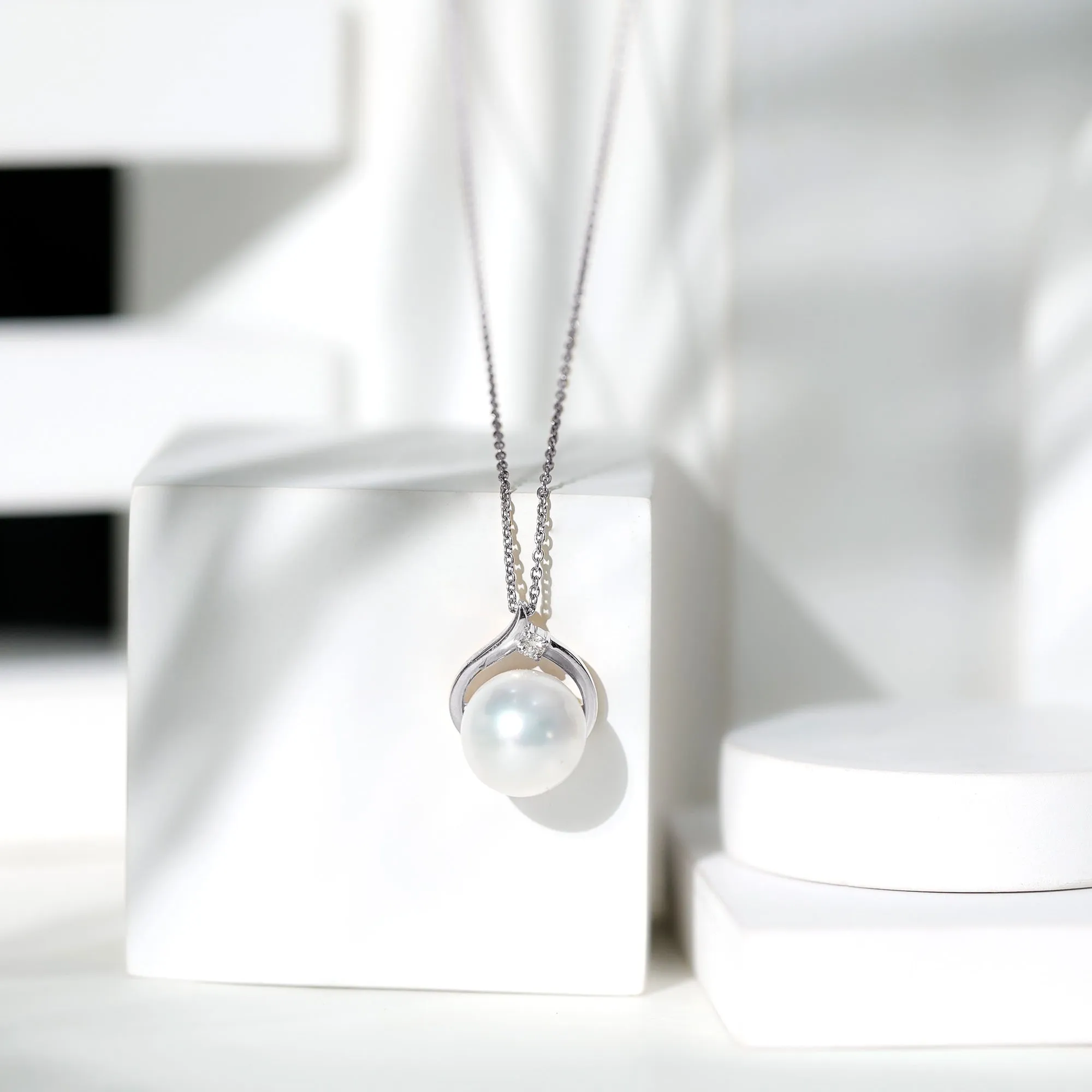 11 CT Bead Set Freshwater Pearl Solitaire Pendant with Diamond