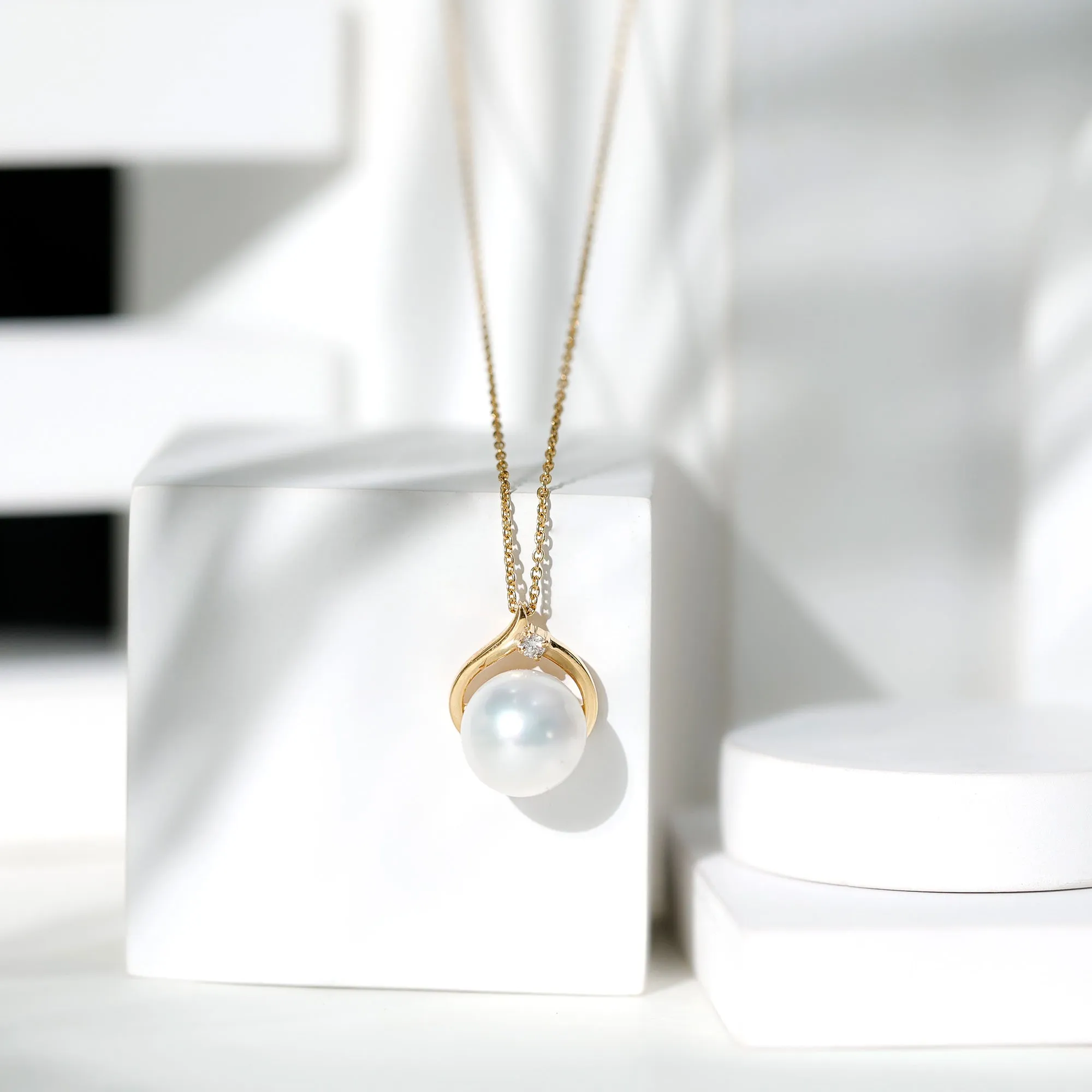 11 CT Bead Set Freshwater Pearl Solitaire Pendant with Diamond